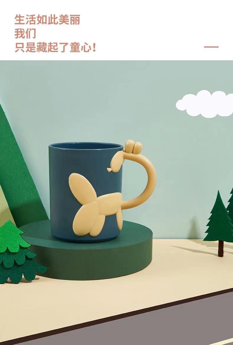 Japanese-style giraffe toothbrush cup, children's bathroom washbasin cup, student dormitory plastic cute mouthwash cup with handle detail image 5