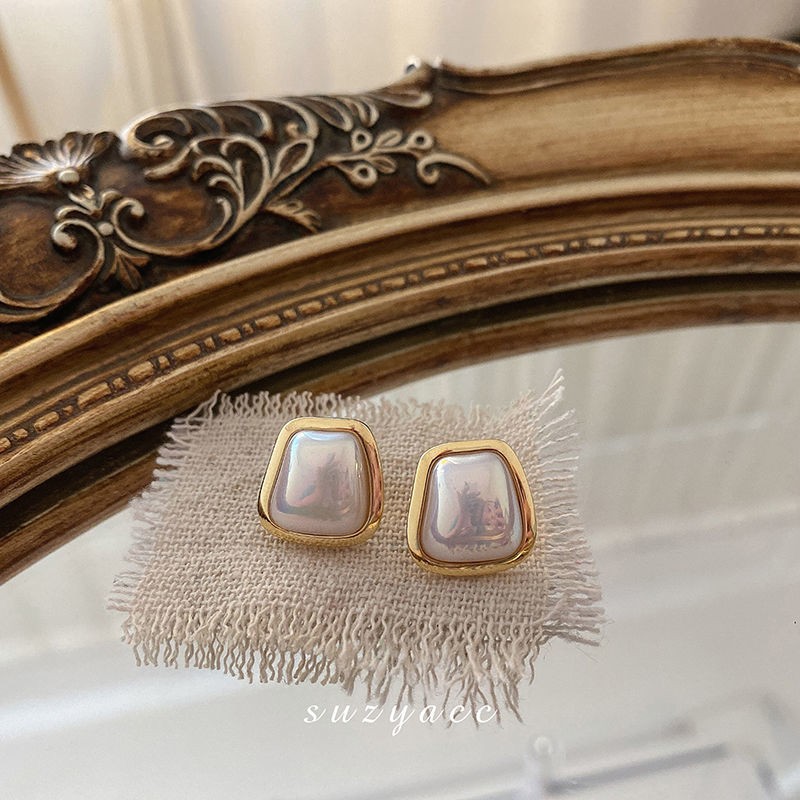 European and American fashionable alloy geometrically inlaid acrylic pearl ladies' simple stud earrings detail image 2