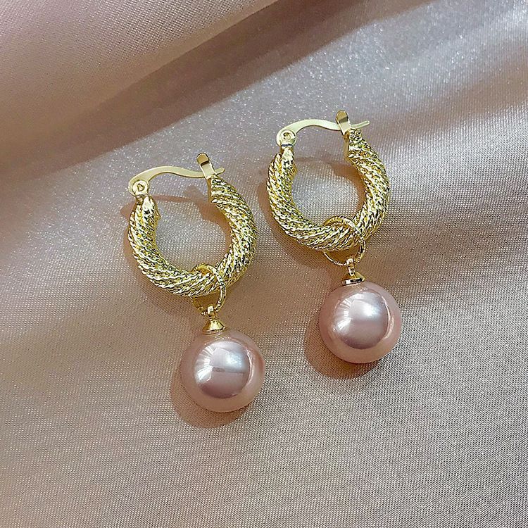 European and American fashionable, light luxury pearl lady's aloof stud earrings