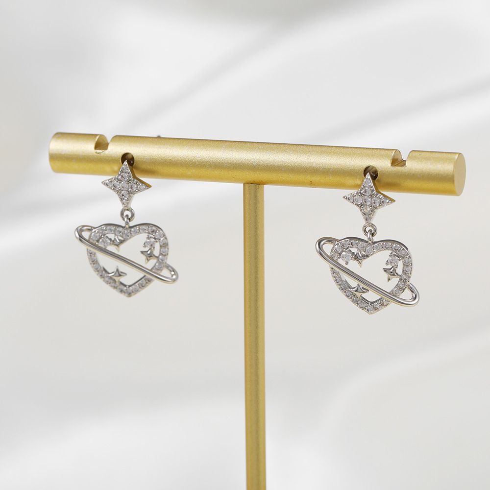 The classic Korean-style heart-shaped earrings are slightly inlaid with starry sky heart stud earrings that do not fade Item Picture