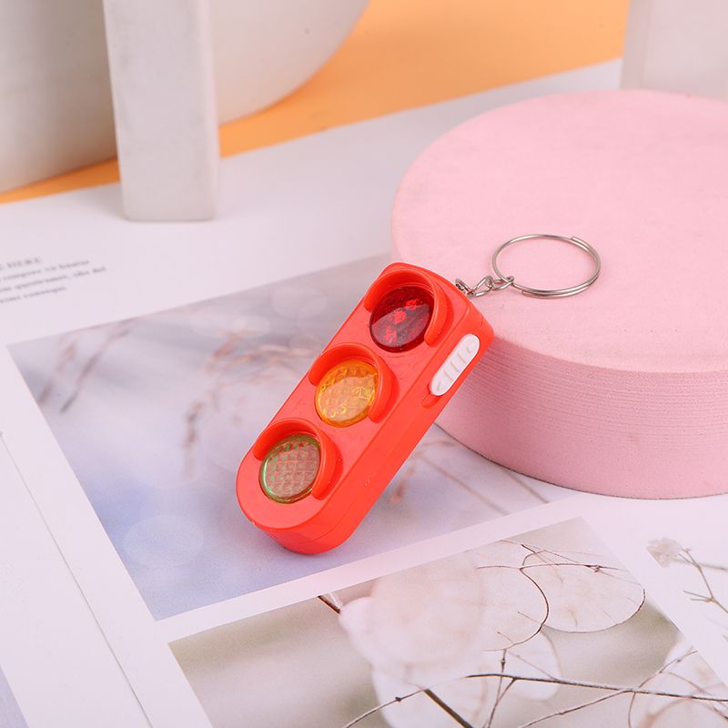 The store has created a new type of children's plastic traffic light keychain details Picture