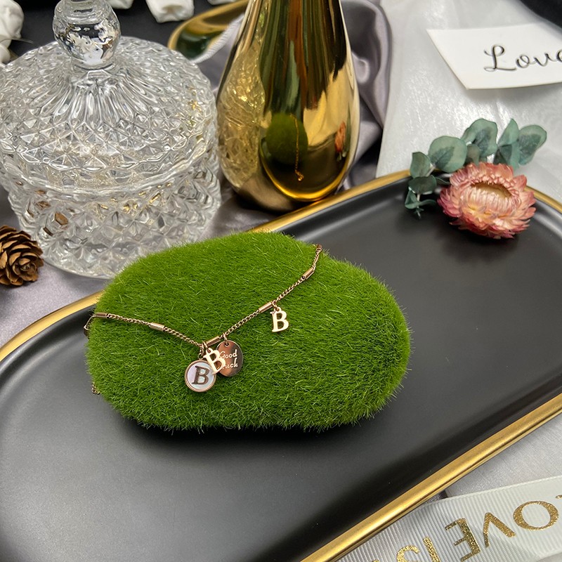 字母吊坠母贝钛钢手链韩版字母批发饰品腊梅详情图6