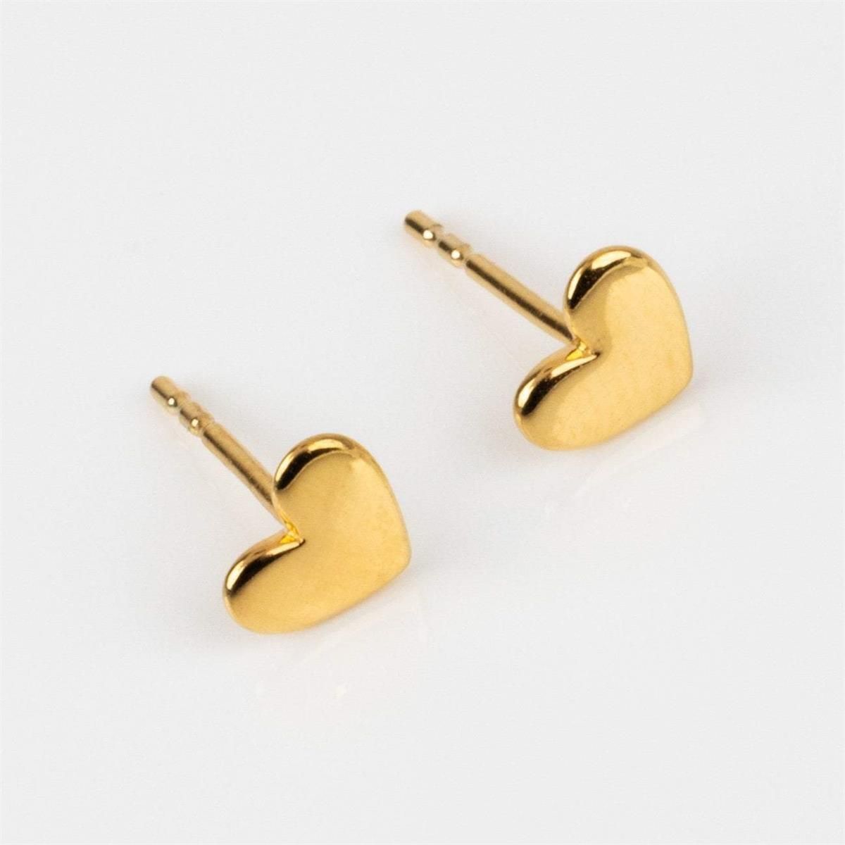 The smooth small heart-shaped stud earrings and the small copper bead stud earrings do not fade Application Scenario