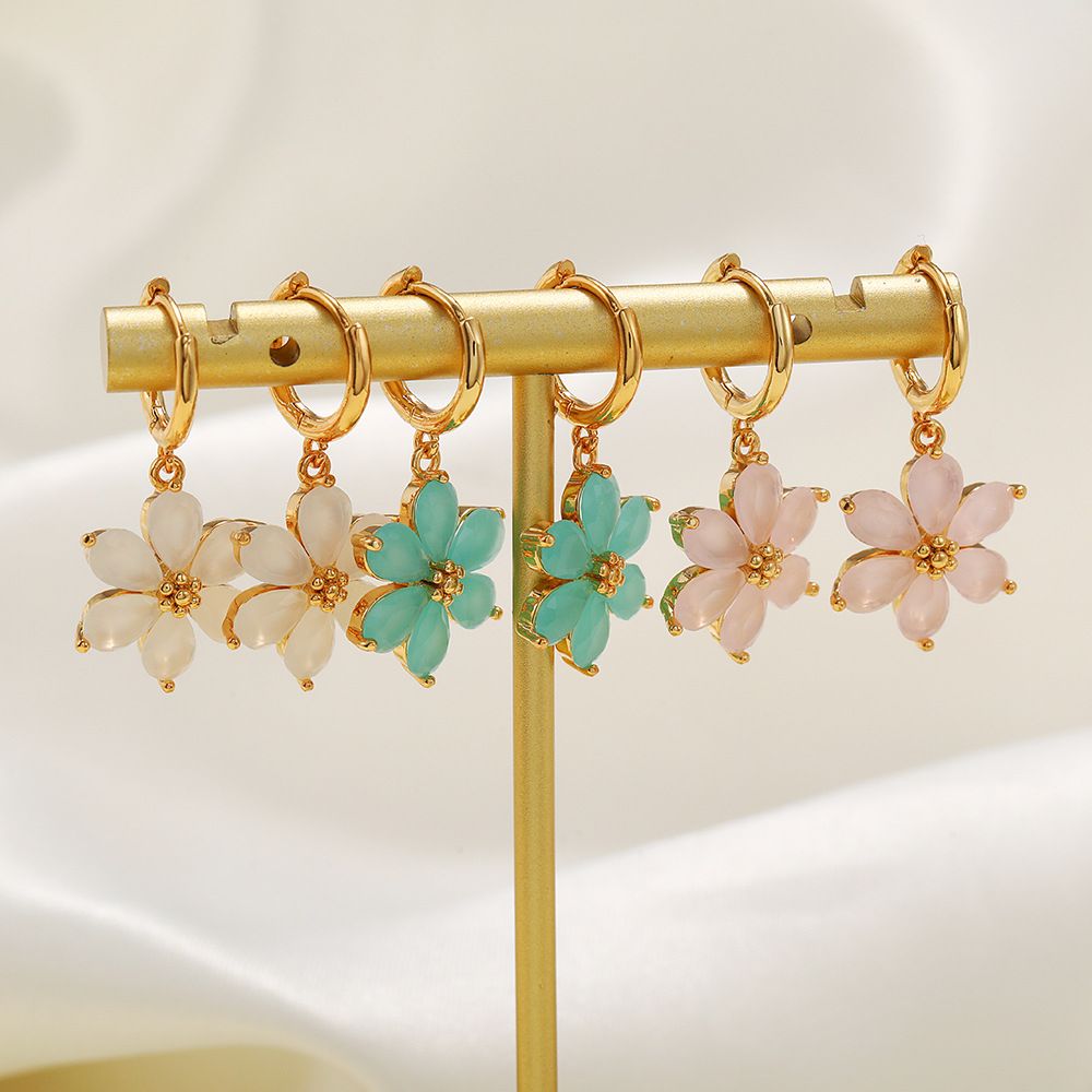 The new summer six-leaf flower earrings and zirconium flower ear rings do not fade