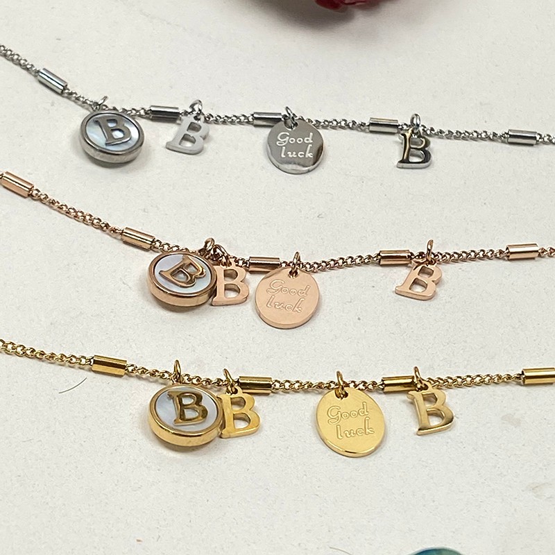 字母吊坠母贝钛钢手链韩版字母批发饰品腊梅详情图3