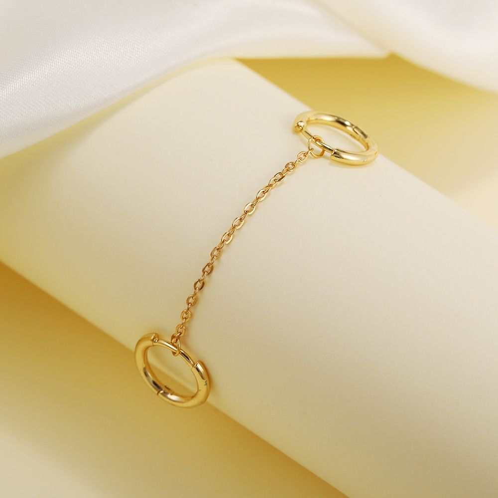 The smooth small ear ring earrings of the same style as those worn by cross-border Instagram bloggers do not fade