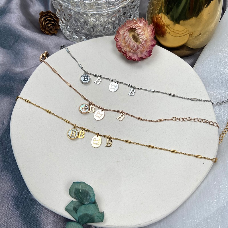 字母吊坠母贝钛钢手链韩版字母批发饰品腊梅详情图4