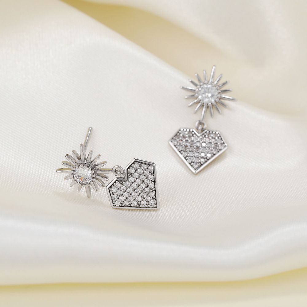 Korean classic full-diamond heart-shaped earrings with micro-inlaid heart-shaped stud earrings that do not fade
