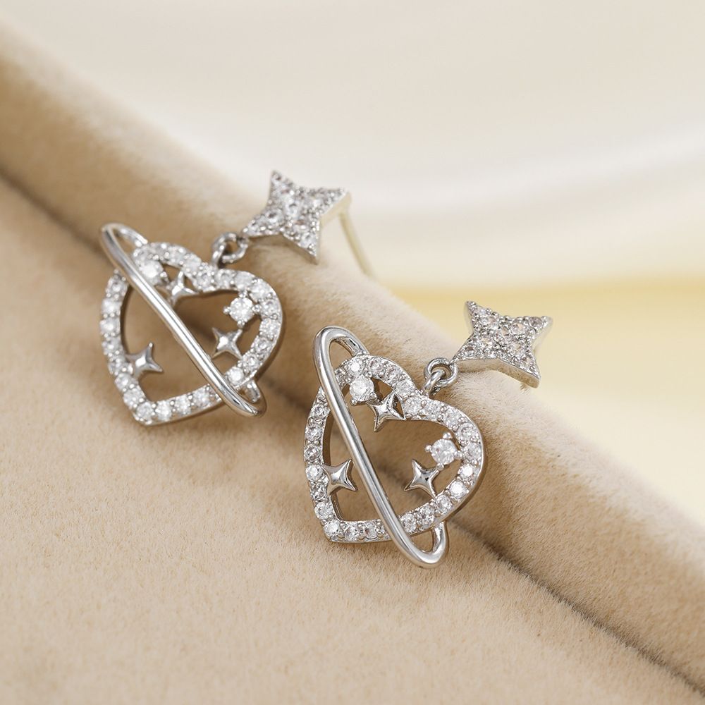 The classic Korean-style heart-shaped earrings are slightly inlaid with starry sky heart stud earrings that do not fade