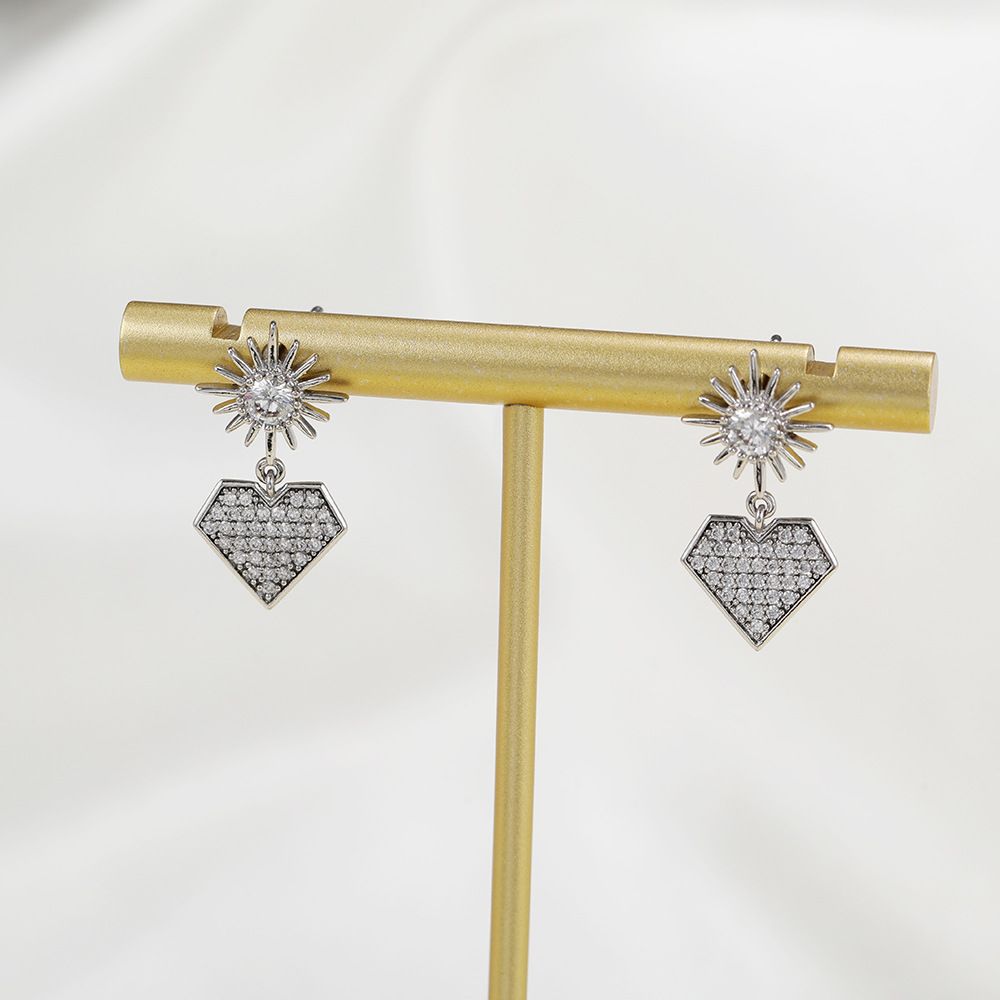 Korean classic full-diamond heart-shaped earrings with micro-inlaid heart-shaped stud earrings that do not fade Application Scenario