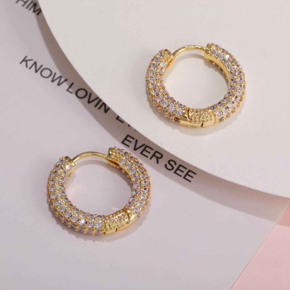 Classic best-selling round copper gold-plated jewelry with full diamond ear rings and slightly inlaid zircon earrings that do not fade Application Scenario