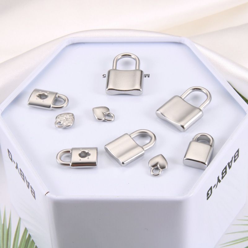 Titanium steel jewelry accessories, stainless steel lock head pendant, hip-hop trendy necklace, personalized pendant that does not fade Specification image