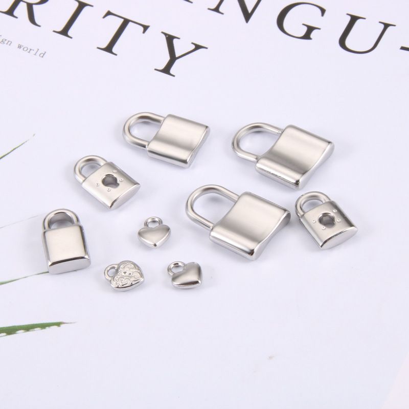 Titanium steel jewelry accessories, stainless steel lock head pendant, hip-hop trendy necklace, personalized pendant that does not fade Application Scenario