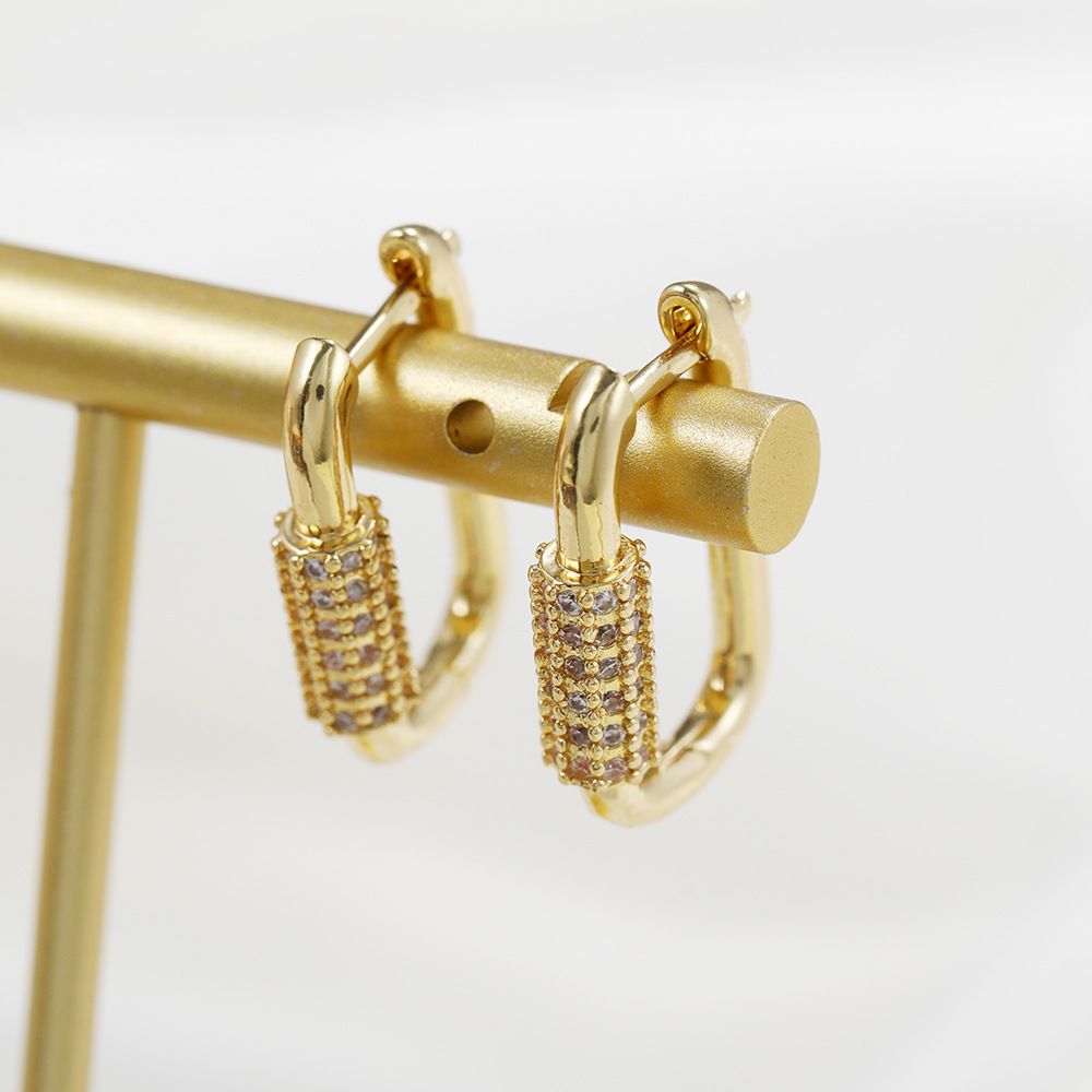 European and American hip-hop accessories, rectangular full-diamond ear buckles, elegant zirconia square earrings that do not fade
