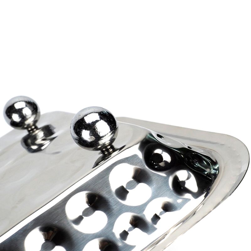 Stainless steel hammered hand-held towel rack and towel tray Application Scenario