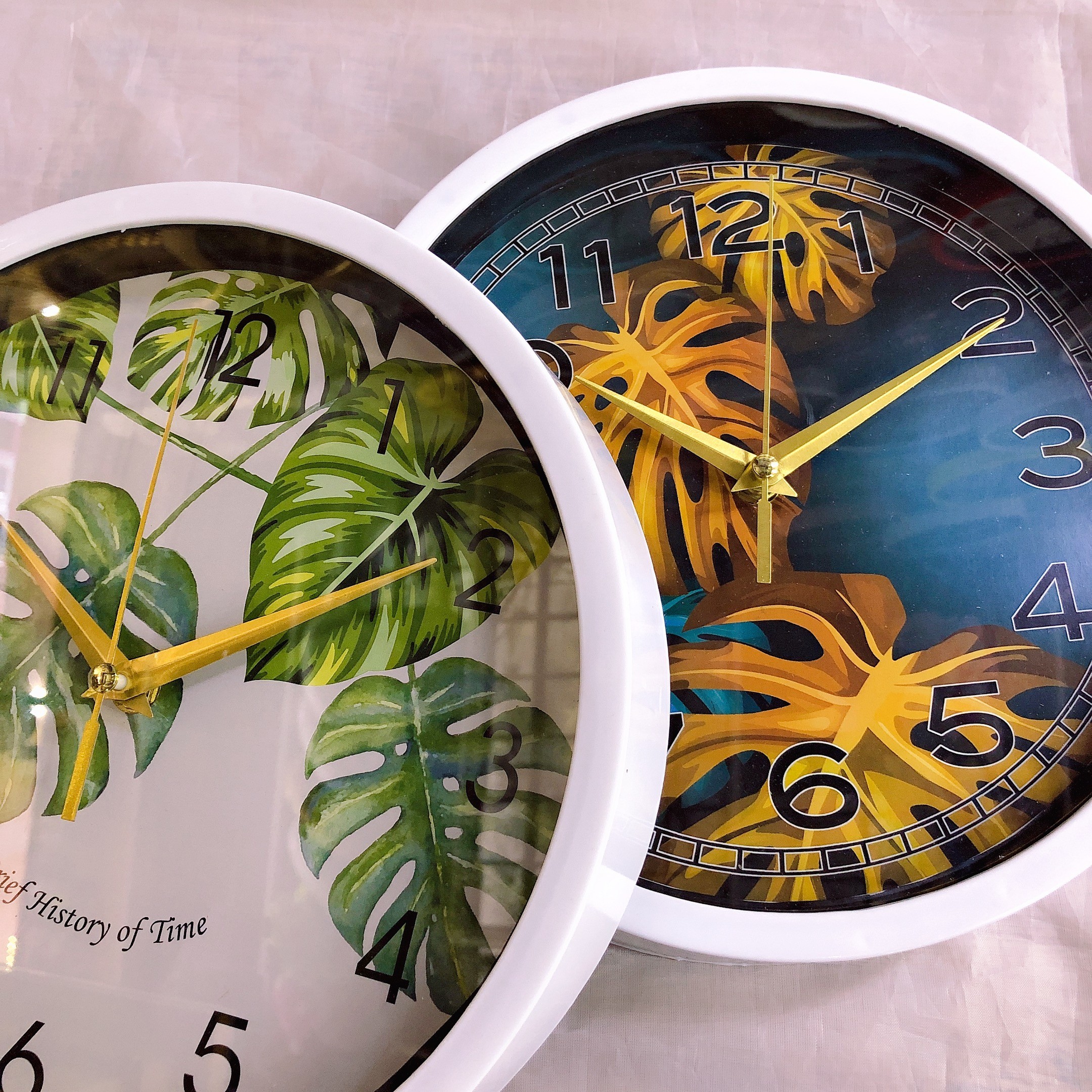 A 10-inch Nordic wall clock for living room wall decoration, a personalized and creative clock, a simple European-style household clock, 25cm detail image 3