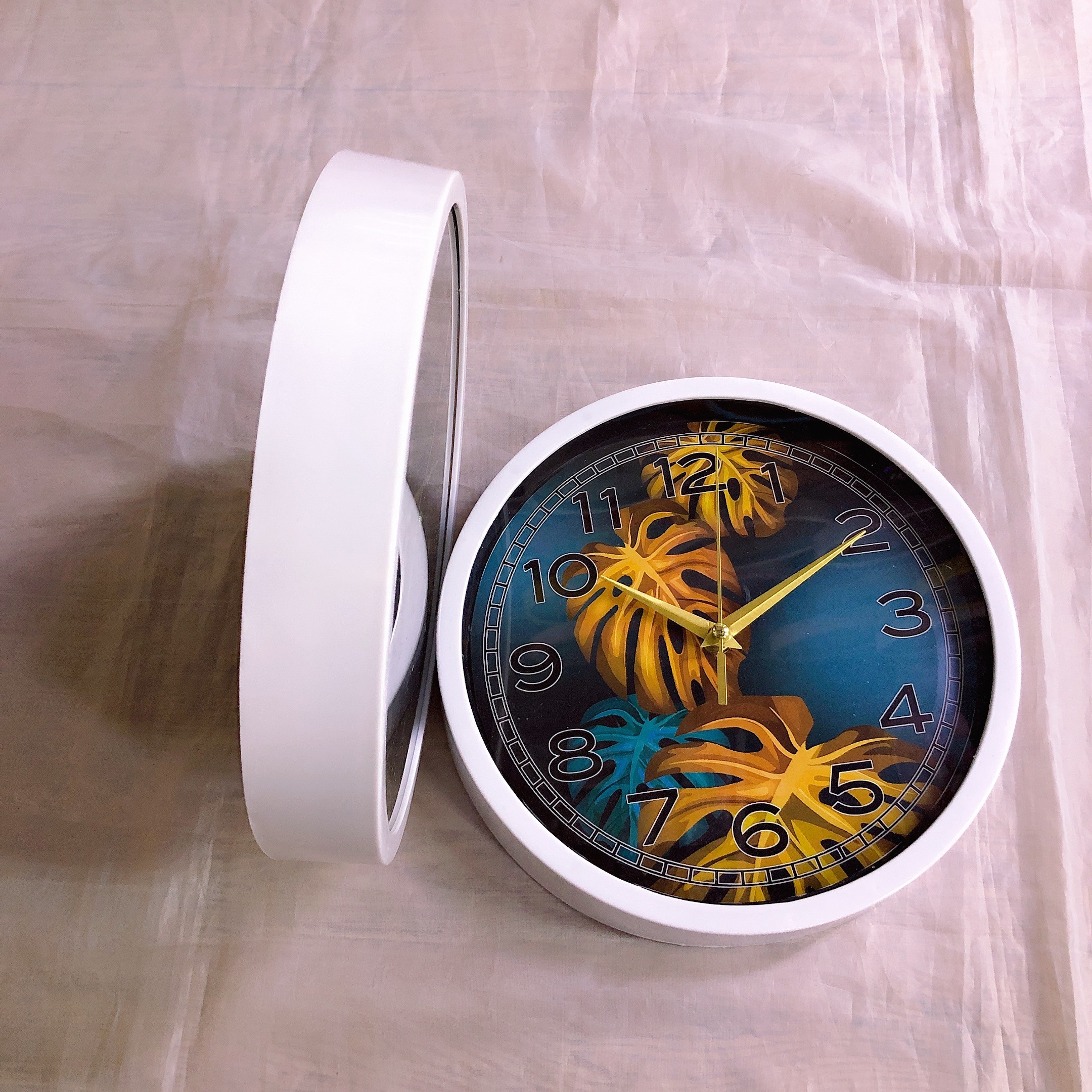 A 10-inch Nordic wall clock for living room wall decoration, a personalized and creative clock, a simple European-style household clock, 25cm detail image 1