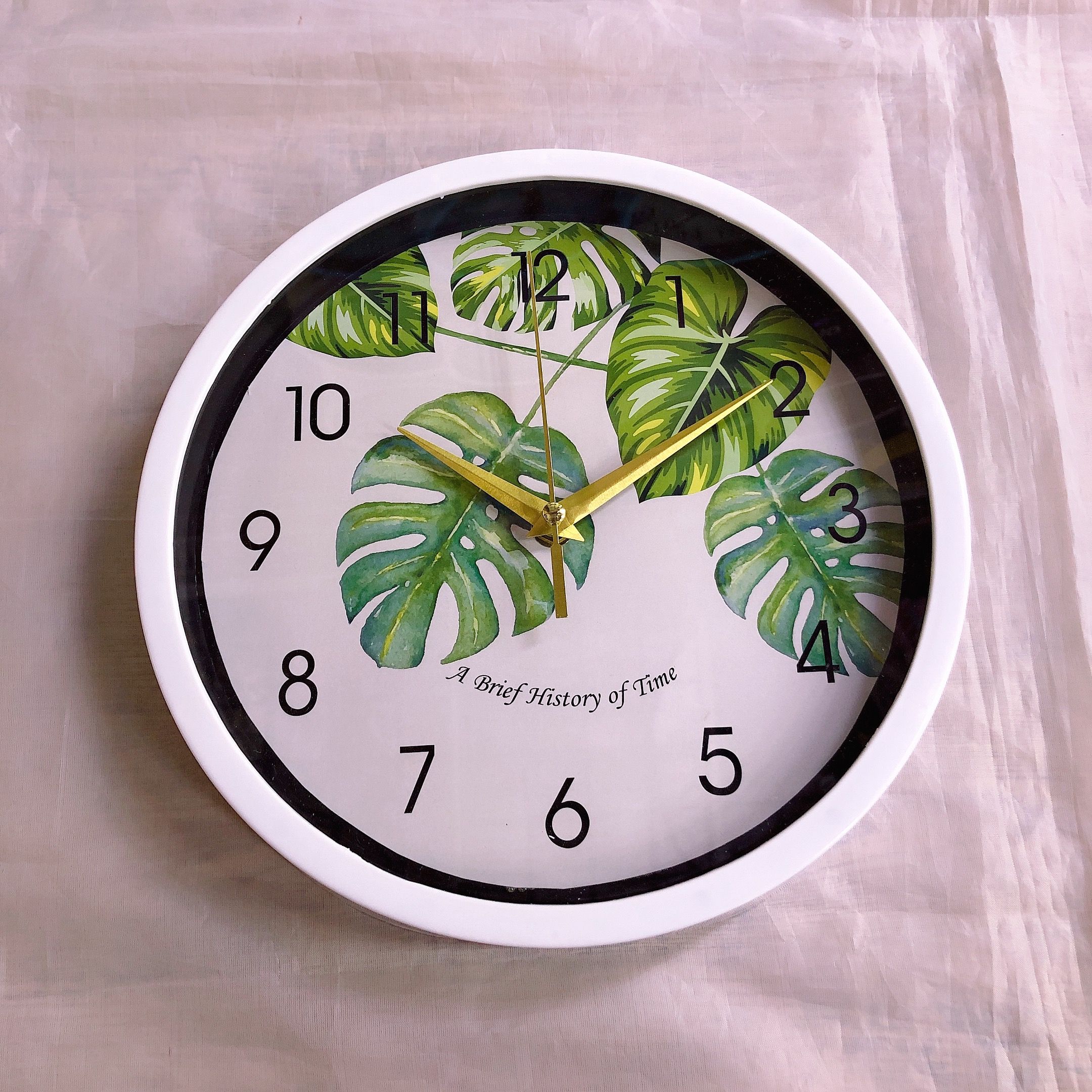 A 10-inch Nordic wall clock for living room wall decoration, a personalized and creative clock, a simple European-style household clock, 25cm Specification image