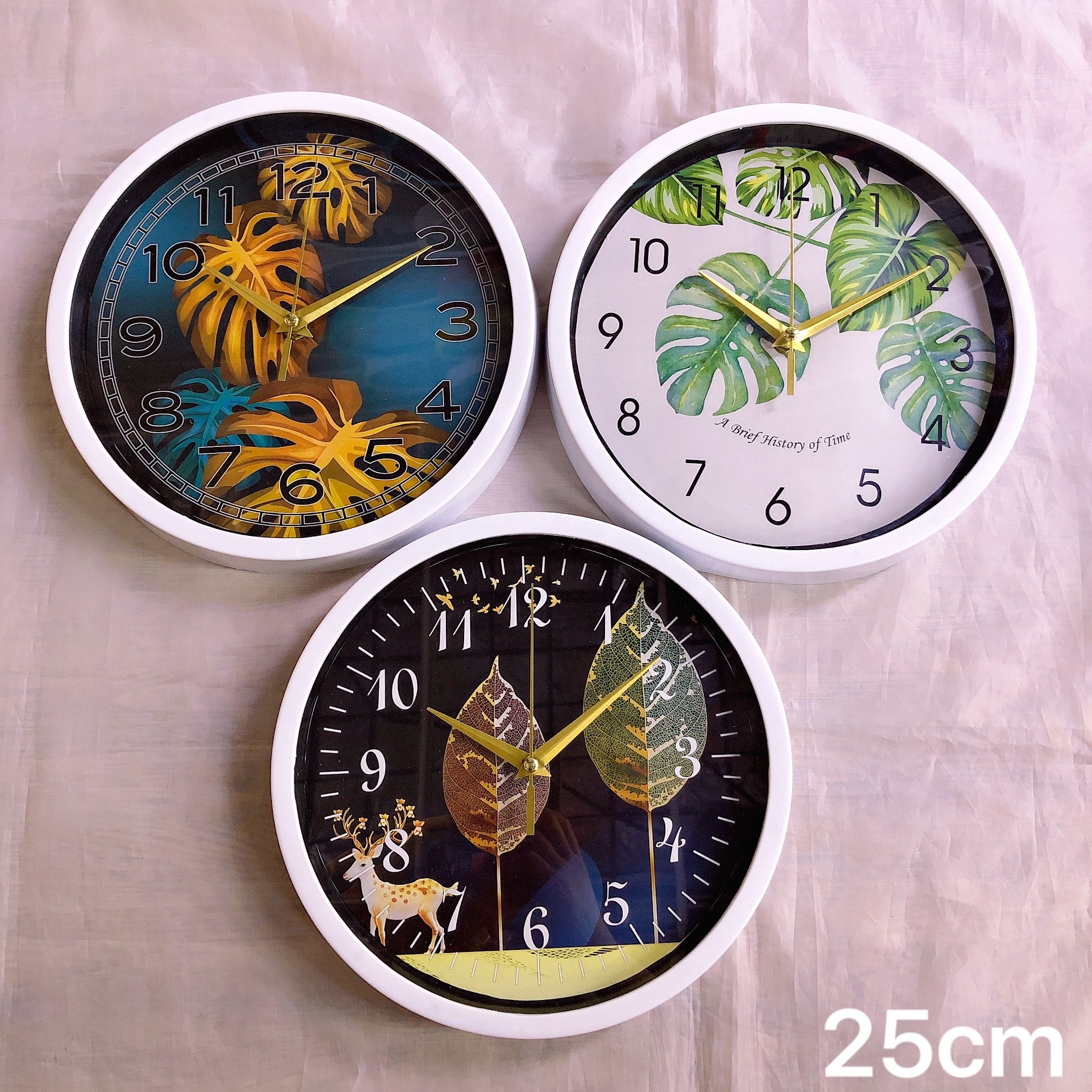 A 10-inch Nordic wall clock for living room wall decoration, a personalized and creative clock, a simple European-style household clock, 25cm