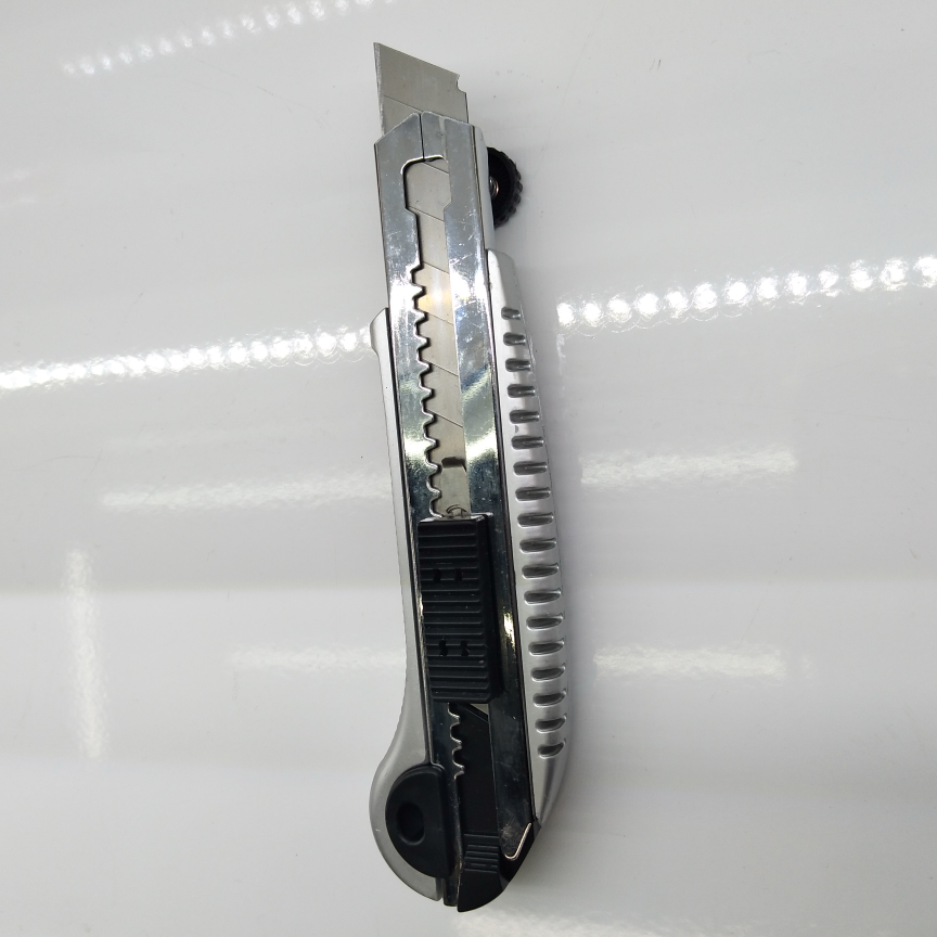 Utility knives, paper cutting knives, woodworking knives, tool knives, knife hardware, hardware tool knives full figure