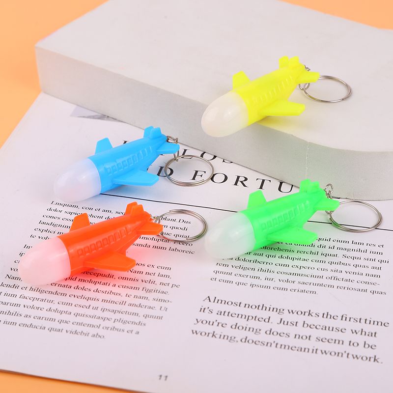 店铺新款儿童塑料飞机钥匙扣灯微商引流厂家热卖