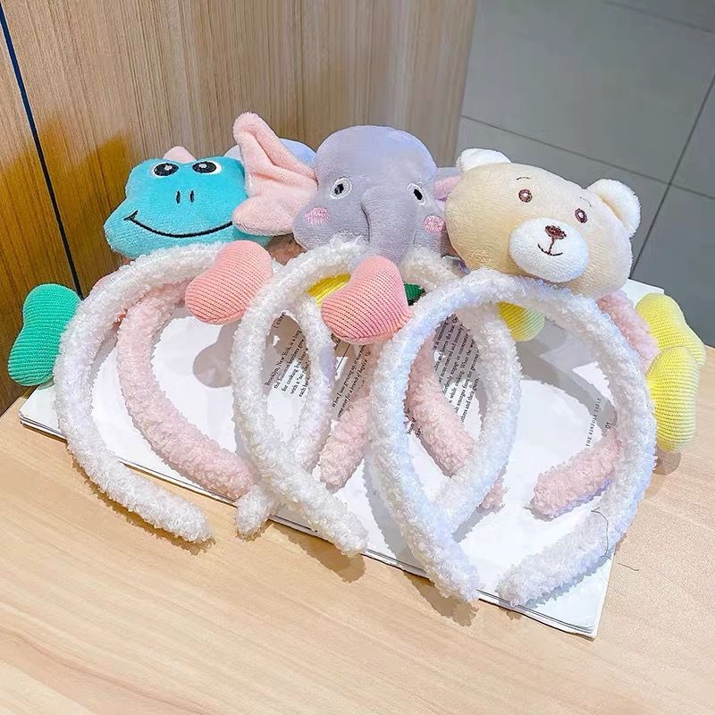 Cute cartoon children's headband, bear face wash headband, Korean Instagram influencer girl, versatile 1 Application Scenario