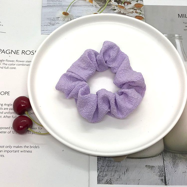 The large intestine hair band, hair tie, hair band accessory is fashionable and versatile. The large intestine hair band, hair accessory, hair bundle, hair clip, hair tie are available in multiple colors for women details Picture