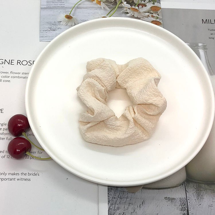 The large intestine hair band, hair tie, hair band accessory is fashionable and versatile. The large intestine hair band, hair accessory, hair bundle, hair clip, hair tie are available in multiple colors for women pic 4