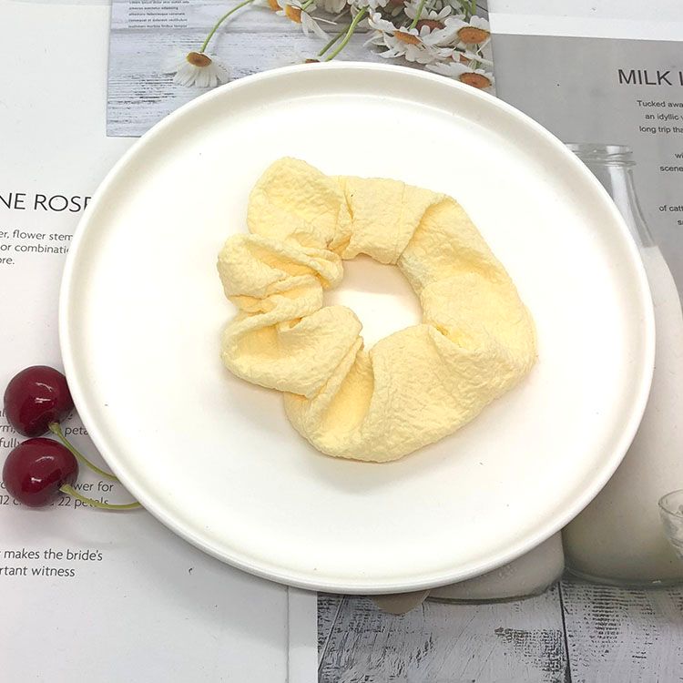 The large intestine hair band, hair tie, hair band accessory is fashionable and versatile. The large intestine hair band, hair accessory, hair bundle, hair clip, hair tie are available in multiple colors for women Item Picture