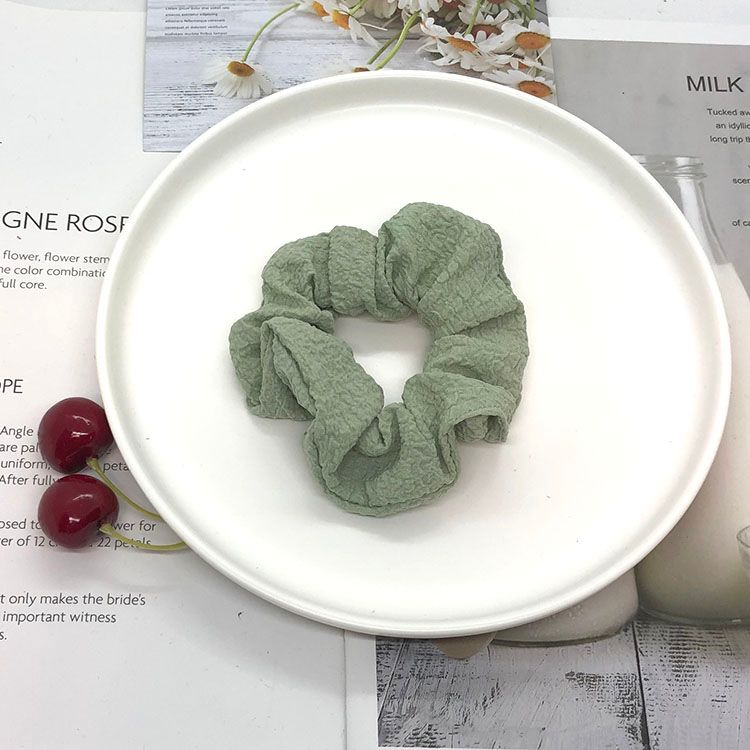 The large intestine hair band, hair tie, hair band accessory is fashionable and versatile. The large intestine hair band, hair accessory, hair bundle, hair clip, hair tie are available in multiple colors for women Application Scenario