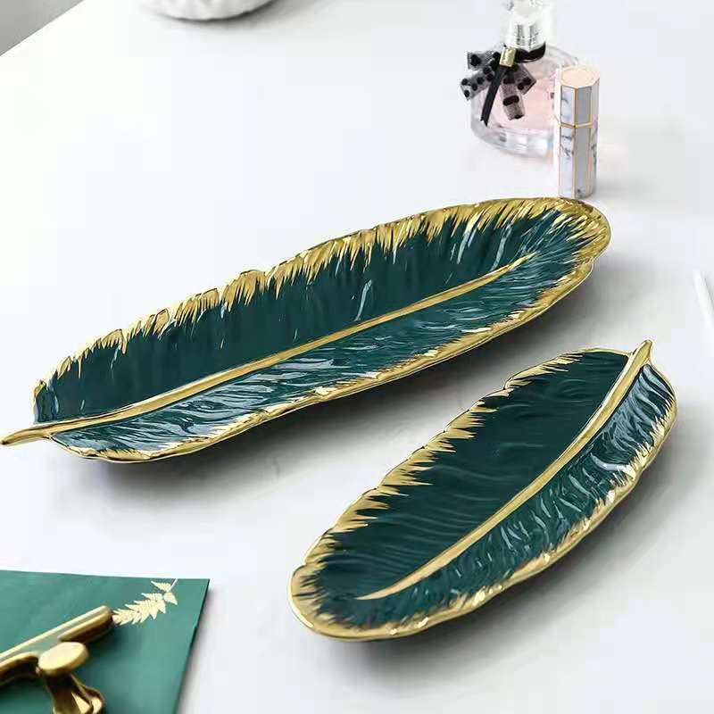 Nordic gold-edge creative light luxury ceramic tray, dark green feather plate, banana leaf fruit and dried fruit plate, storage porcelain plate Specification image