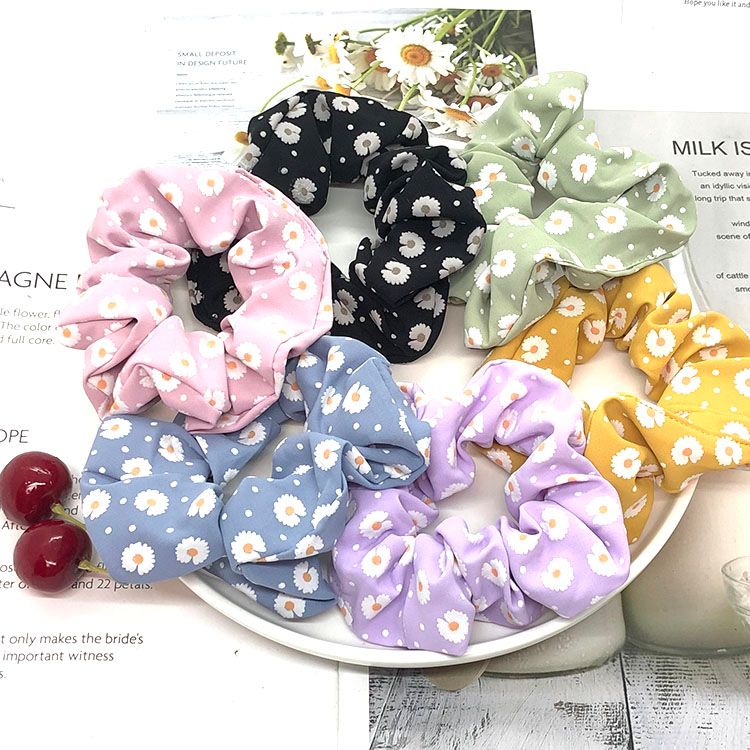 Offset printed small Daisy large intestine hair ties full figure