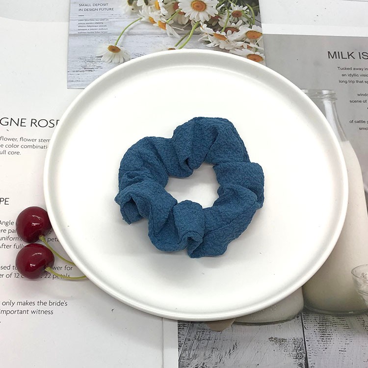 The large intestine hair band, hair tie, hair band accessory is fashionable and versatile. The large intestine hair band, hair accessory, hair bundle, hair clip, hair tie are available in multiple colors for women pic 3