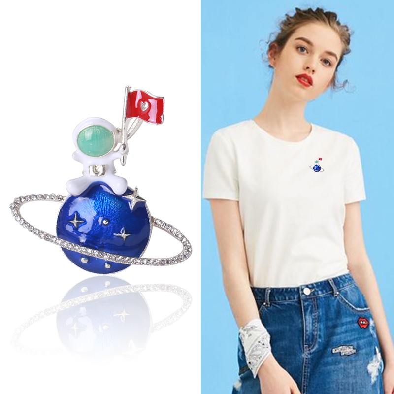 日韩创意宇宙蓝色星球宇航员登顶造型胸针个性滴油太空人可爱胸花详情图3