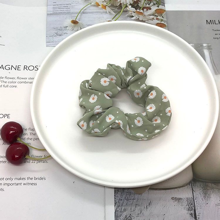 Offset printed small Daisy large intestine hair ties Application Scenario