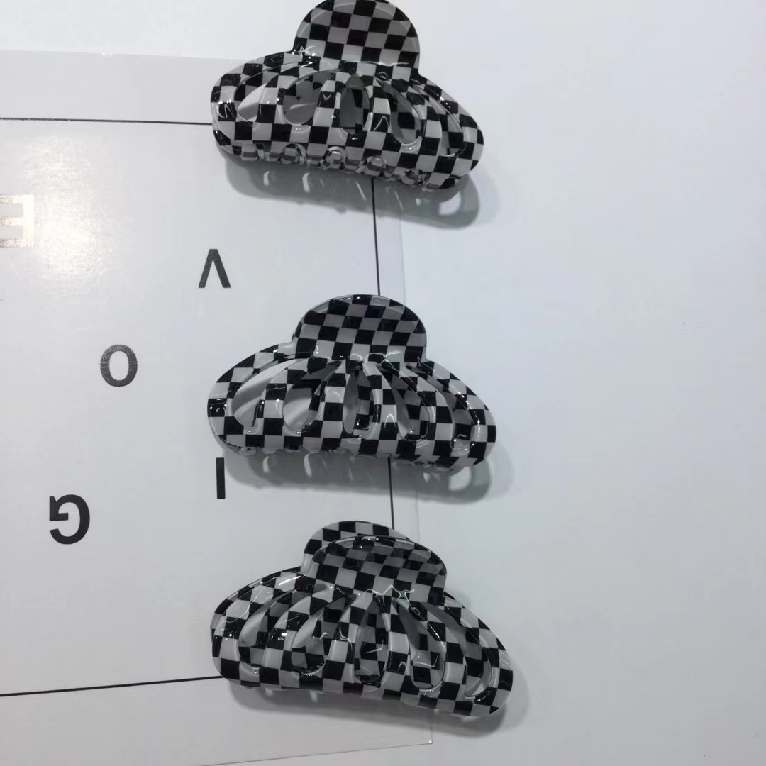 Black and white checkered acrylic net red hair catch thumbnail