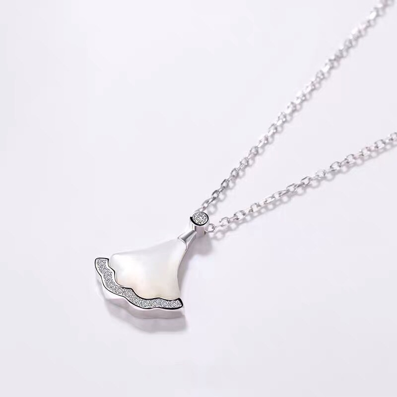 Simple Fashion Imitation Jade Exquisite Explosive Online Red Fritillion Fan Necklace details Picture