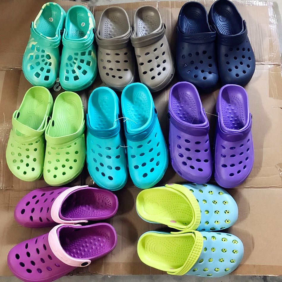 Summer beach crocs, anti-slip, breathable, fashionable and hollowed-out Korean style couple garden shoes, men's flip-flops 44