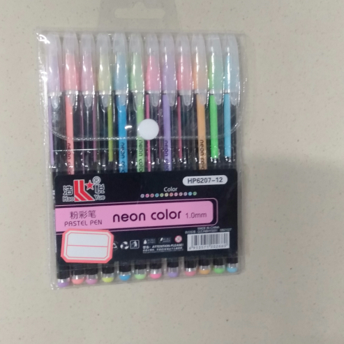 Crayons, ballpoint pens, signature pens, highlighters and ballpoint pens