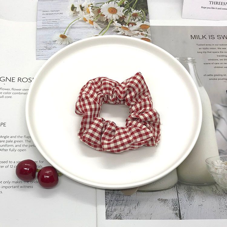 British-style small checkered pig large intestine hair ring Application Scenario
