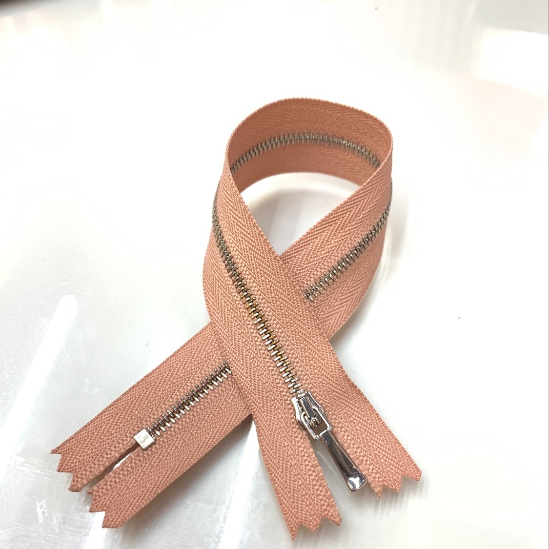 1号闭尾金属拉链详情图1