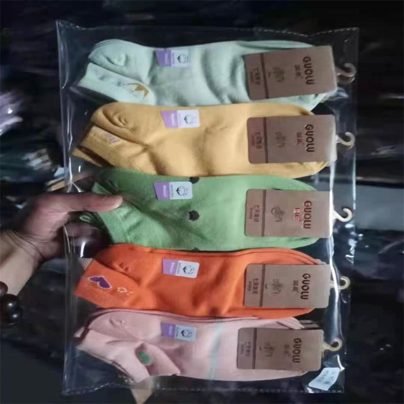 Manufacturers direct foreign trade comfortable polyester cotton men's and women's socks simple packaging multi-pattern cotton socks durable socks C061 thumbnail