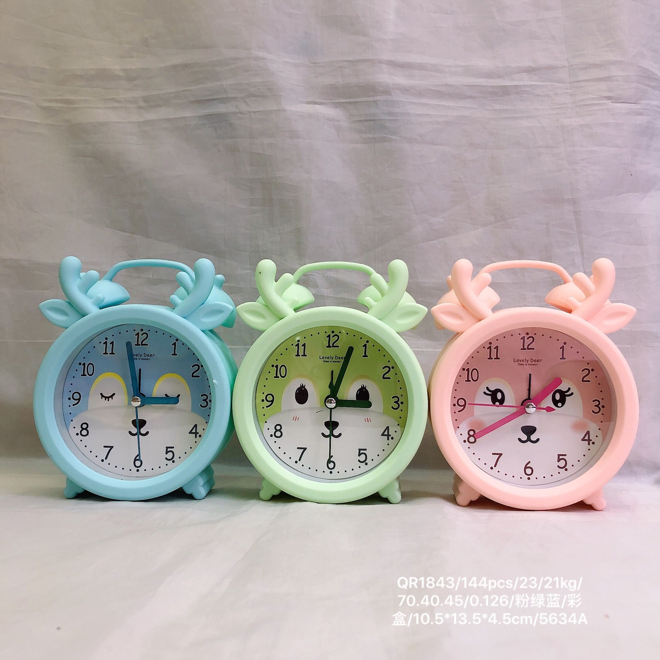 Creative home cartoon cute pets, adorable animal-shaped student gifts, quartz clocks