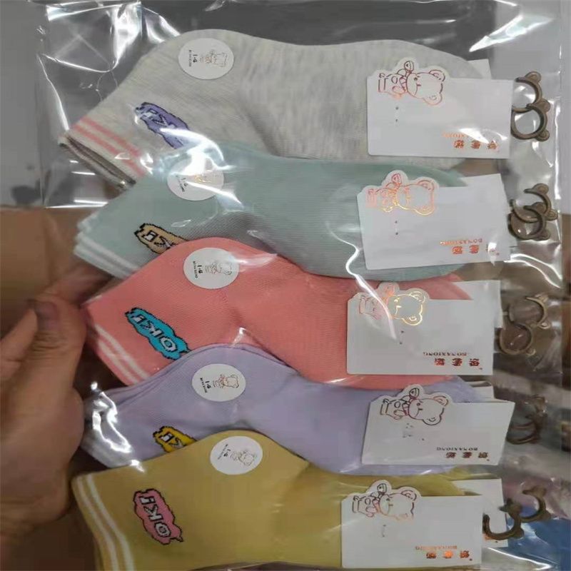 厂家直销外贸舒适涤棉男女袜简包装多图案棉袜耐穿袜子C019