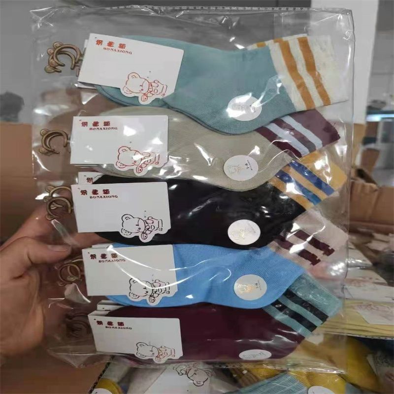 Manufacturers direct foreign trade comfortable polyester cotton men's and women's socks simple packaging multi-pattern cotton socks durable socks C054 thumbnail