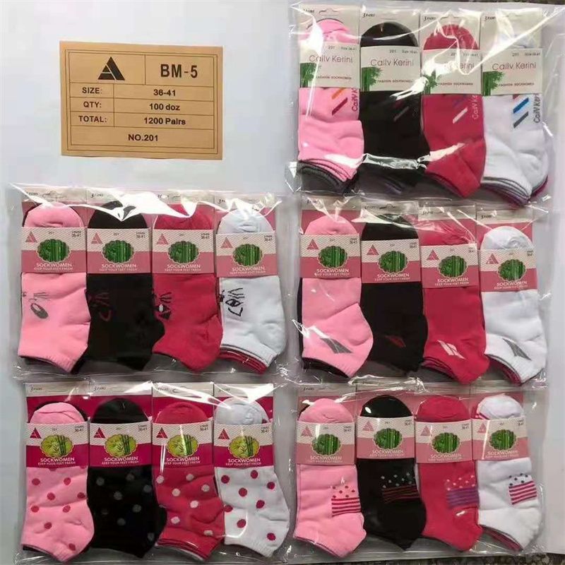 Factory direct sales for export, comfortable polyester-cotton men's and women's socks, short socks, simple packaging, quality guaranteed, cotton socks T104