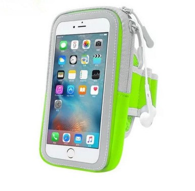 Outdoor sports arm bag, running mobile arm bag, fitness multi-functional touch screen 5.5-inch inner mobile arm bag Application Scenario