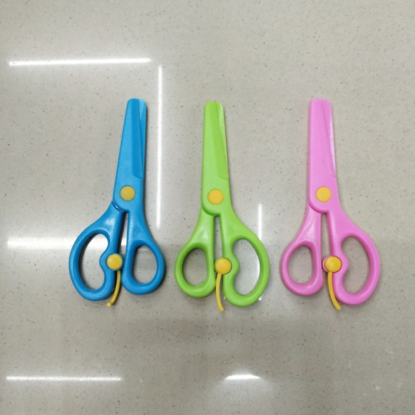 Student scissors, stationery scissors, children's scissors, kindergarten scissors, 5-inch safe all-plastic scissors full figure