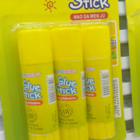 Ruler, ballpoint pen, marker pen, ballpoint pen, highlighter, glue