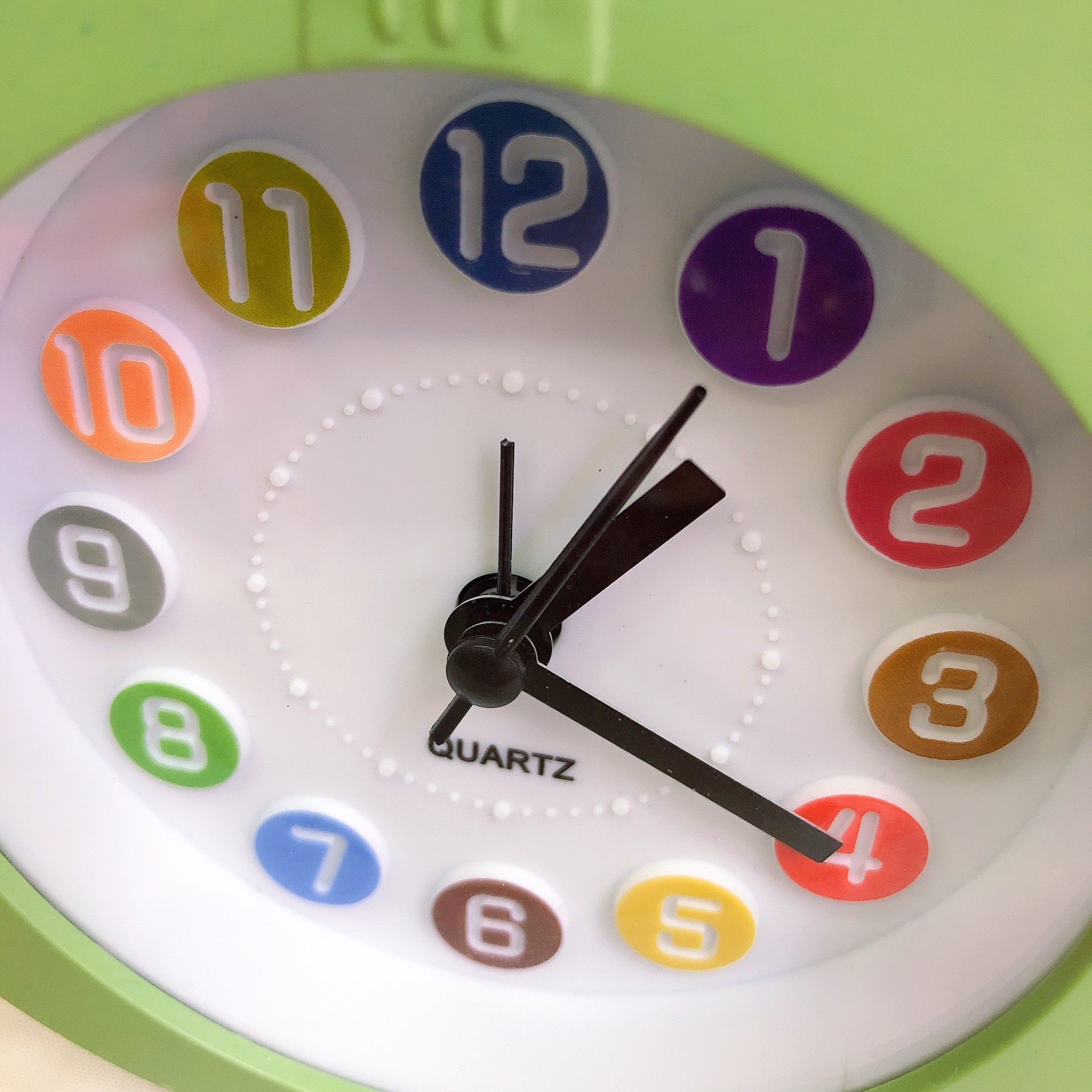 Korean macaron-colored quartz alarm clock, children's gifts, violins, creative wholesale, student gifts, stationery and ornaments detail image 7